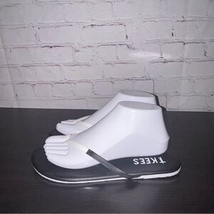 TKEES White and Black flip flops women’s size 8
